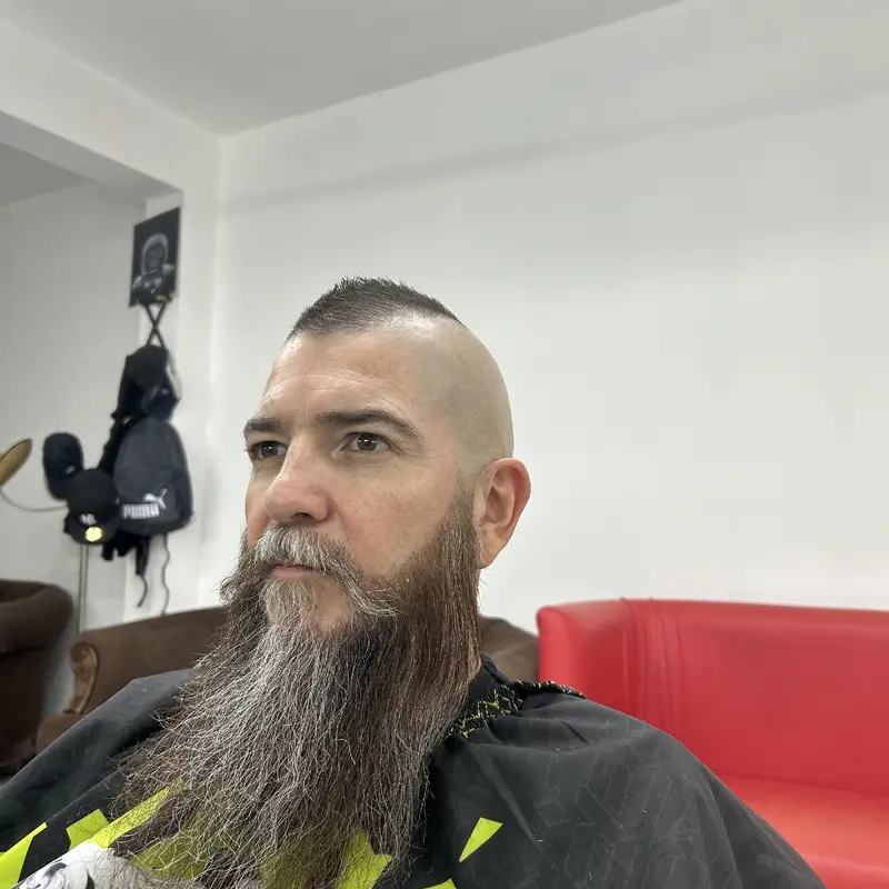 Barba larga perfilada